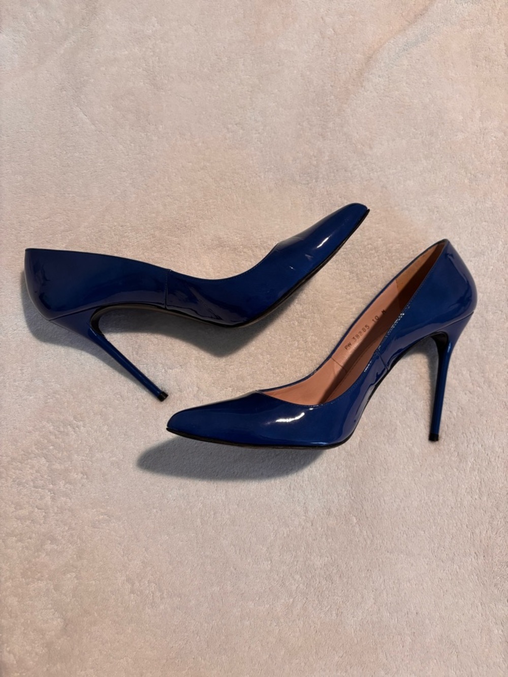 Classic Pointed-Toe Patent Pump in Navy Blue